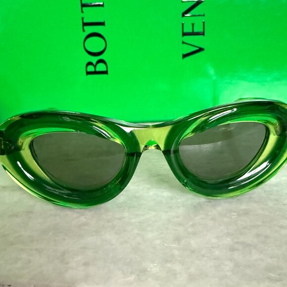 BOTTEGA VENETA Women's Green Cat Eye Sunglasses 703244 - Picture 12 of 16